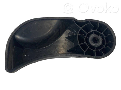 Dzinēja pārsega attaisīšanas rokturītis