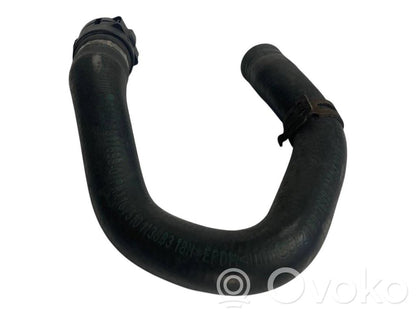 Caurulīte (-es) / šļūtene (-es)