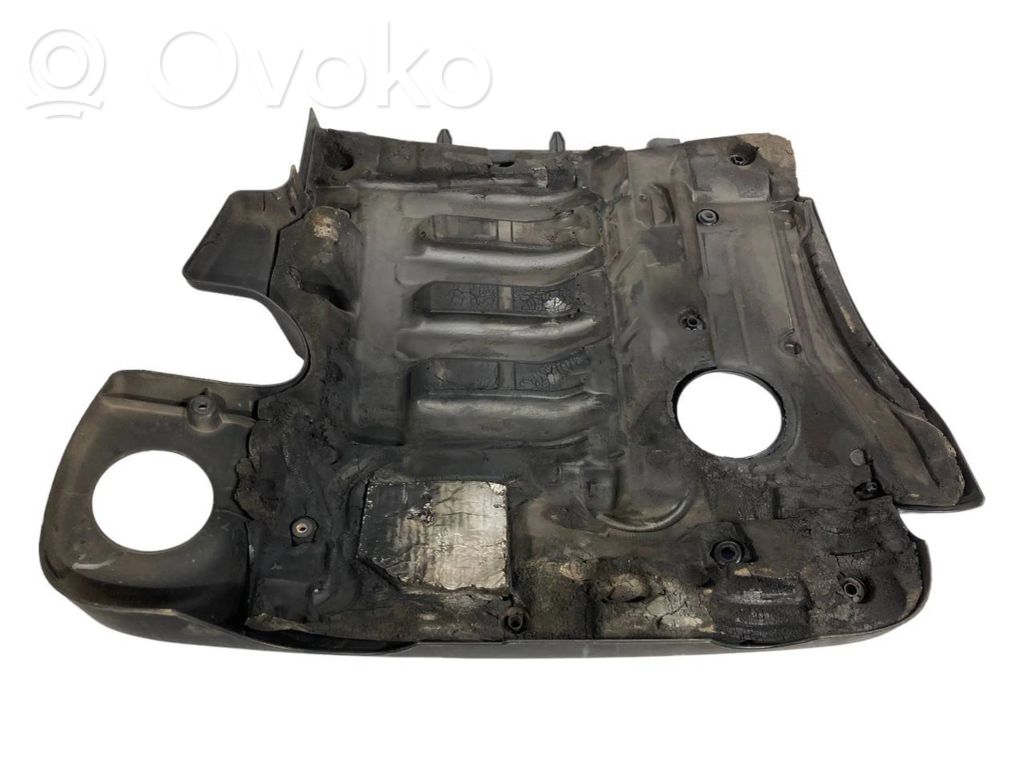 Dzinēja pārsegs (dekoratīva apdare)