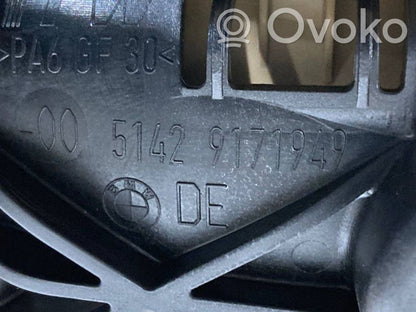 Apšuvums aizmugurējām durvīm