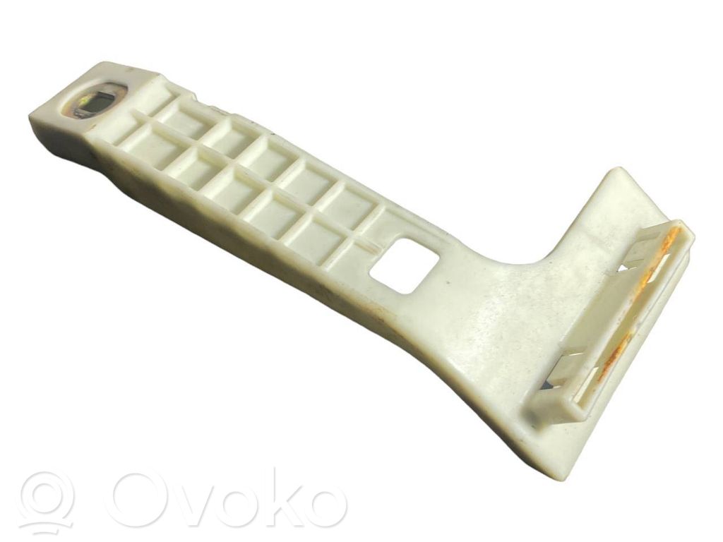 Akseleratora pedāļa turētājs