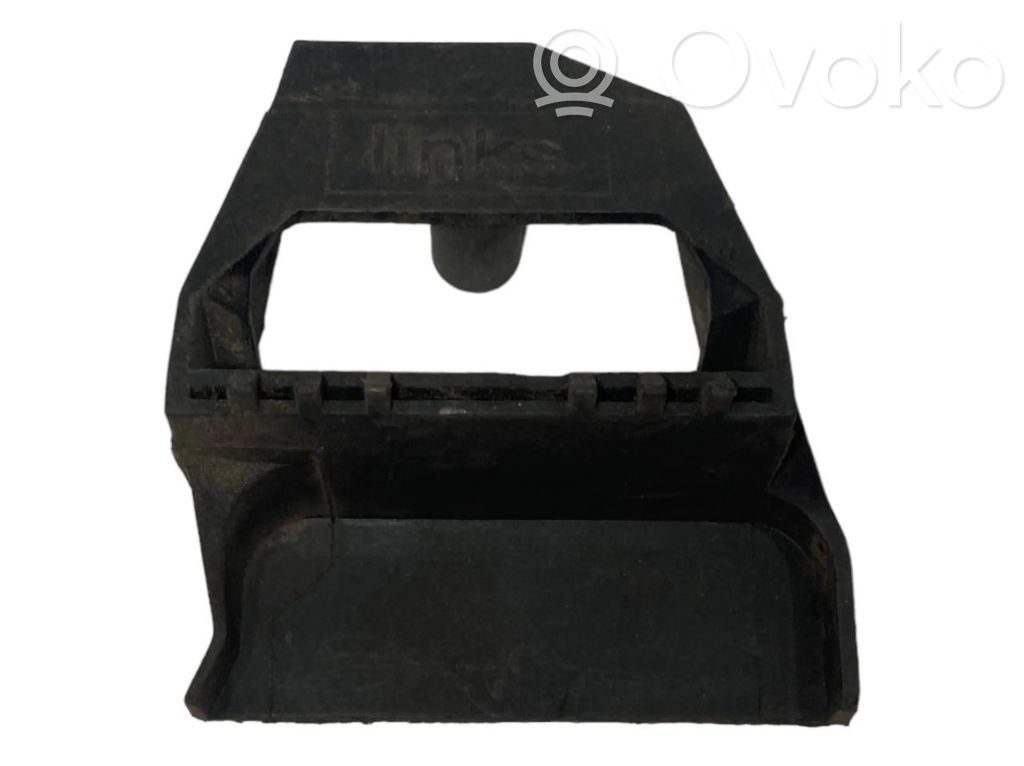 Radiator(s) holder/bracket