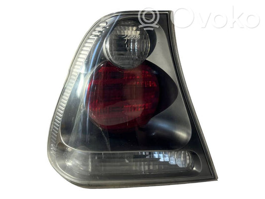 Aizmugurējais lukturis virsbūvē