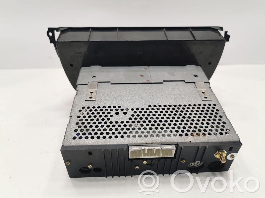 Radio / CD/DVD atskaņotājs / navigācija