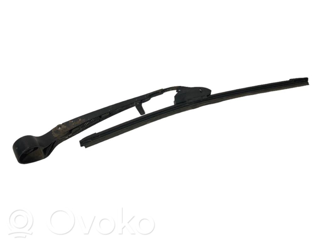 Rear window wiper arm