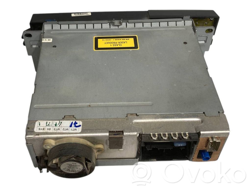 Radio / CD/DVD atskaņotājs / navigācija