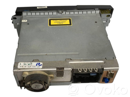 Radio / CD/DVD atskaņotājs / navigācija