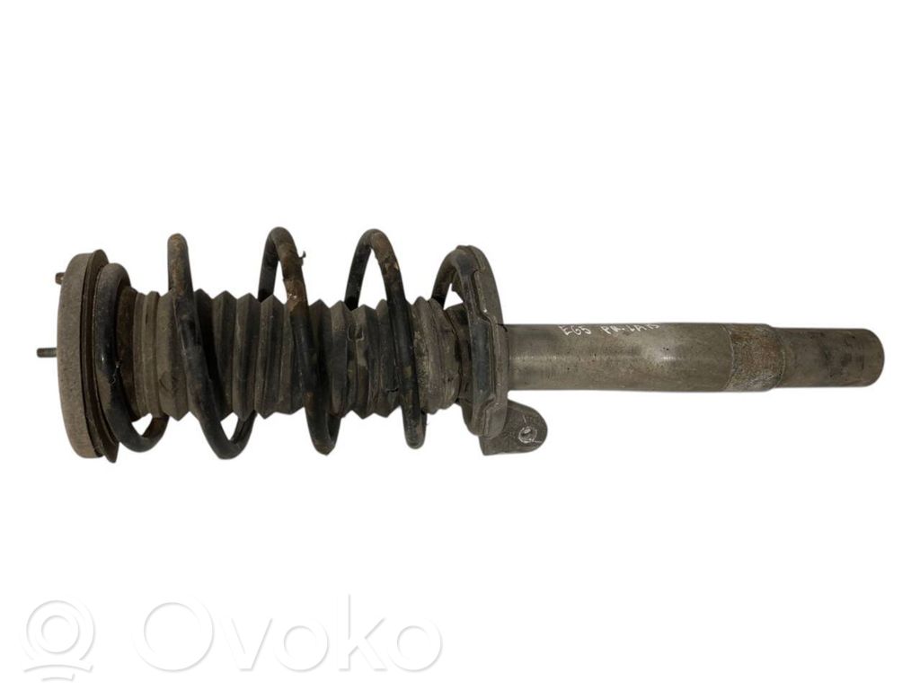 Priekšpusē amortizators ar atsperi