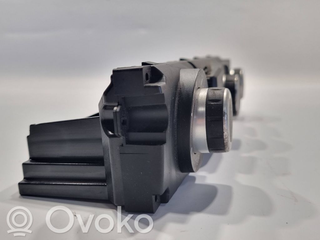 Gaisa kondicioniera / klimata kontroles / salona apsildes vadības bloks (salonā)