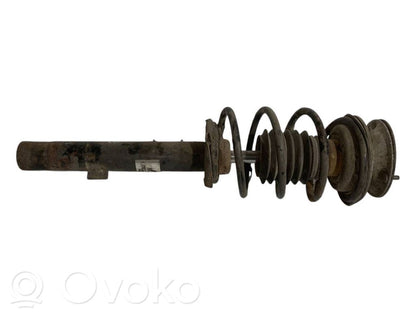 Priekšpusē amortizators ar atsperi