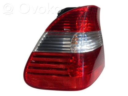 Aizmugurējais lukturis virsbūvē