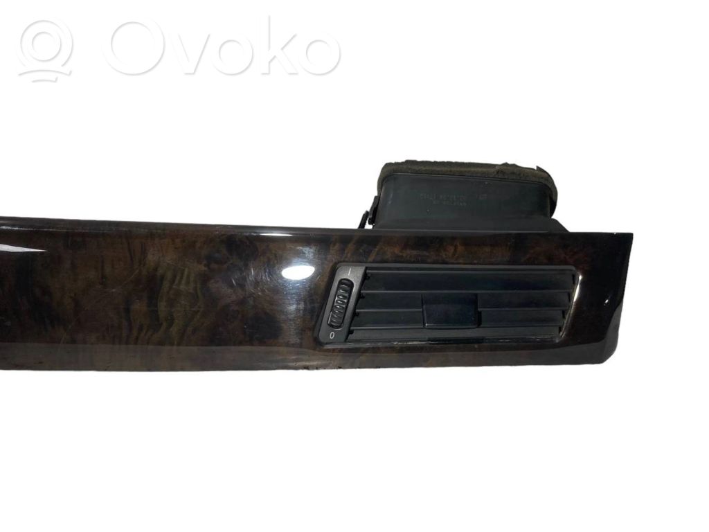 Paneļa dekoratīvās apdares vairogs (centrālais)