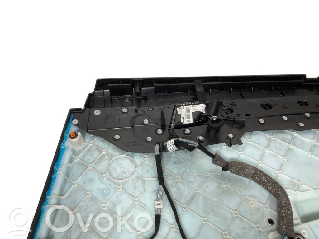 Apšuvums aizmugurējām durvīm