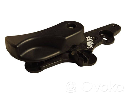 Dzinēja pārsega attaisīšanas rokturītis