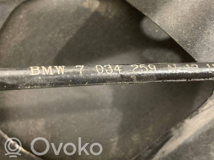 Radiatoru paneļa augšējā daļa (televizors)