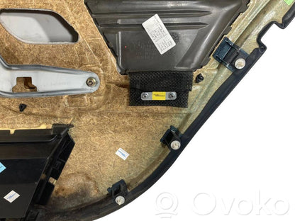 Apšuvums aizmugurējām durvīm