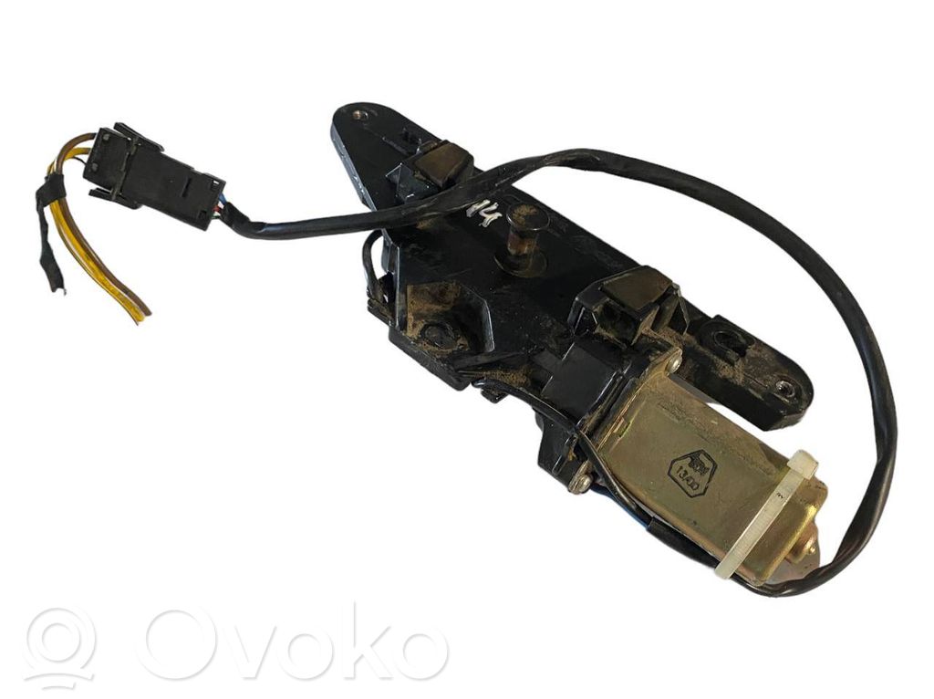 Aizmugurējā pārsega pievilcējs