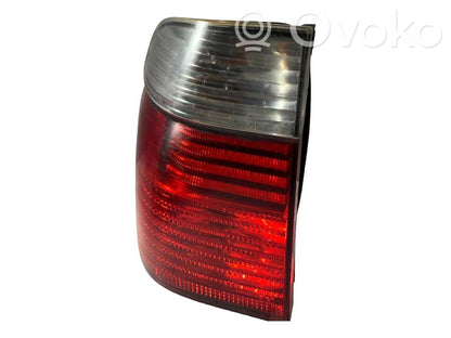 Aizmugurējais lukturis virsbūvē