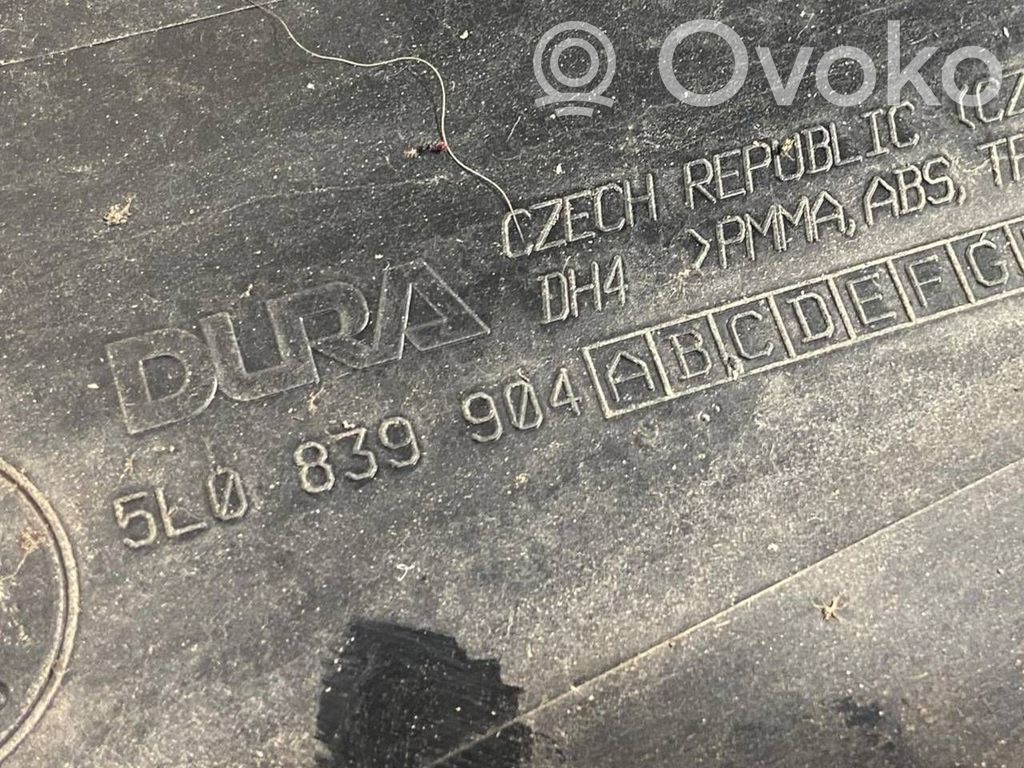 Aizmugurē durvju stikla apdare