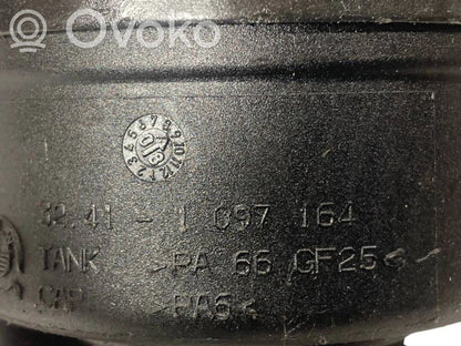 Stūres pastiprinātāja šķidruma tvertne