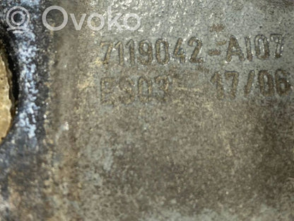 Aizmugurējā pārsega eņģe (-ess)