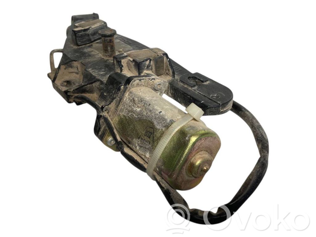 Aizmugurējā pārsega pievilcējs