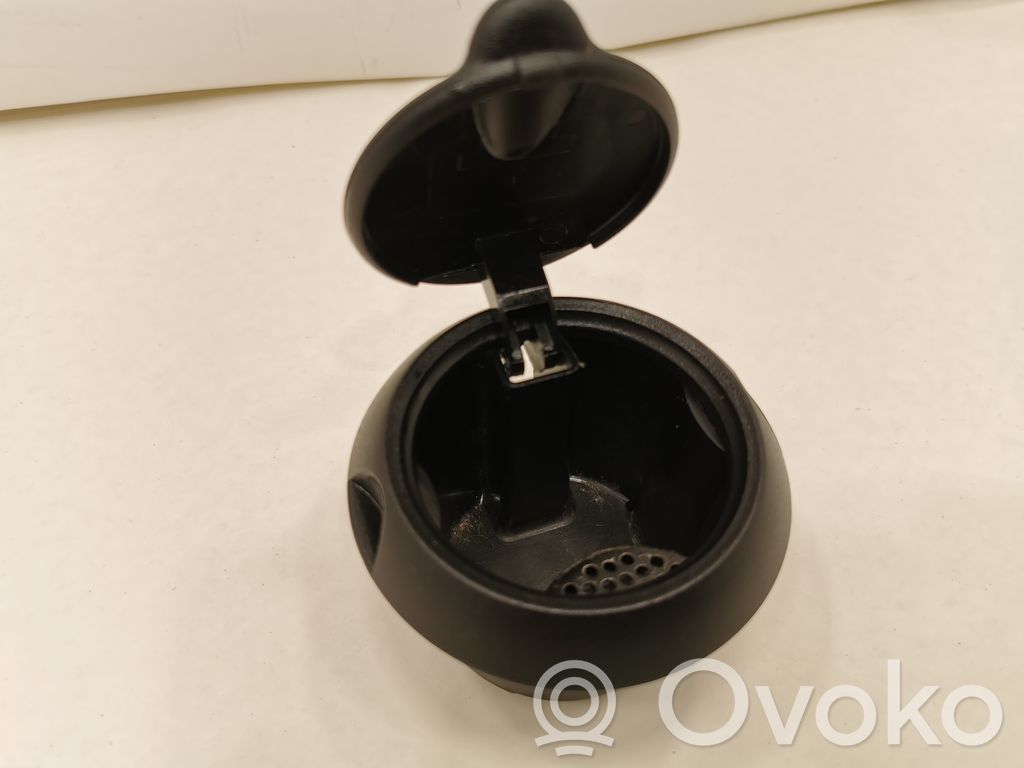 Pelnutrauks (priekšā)