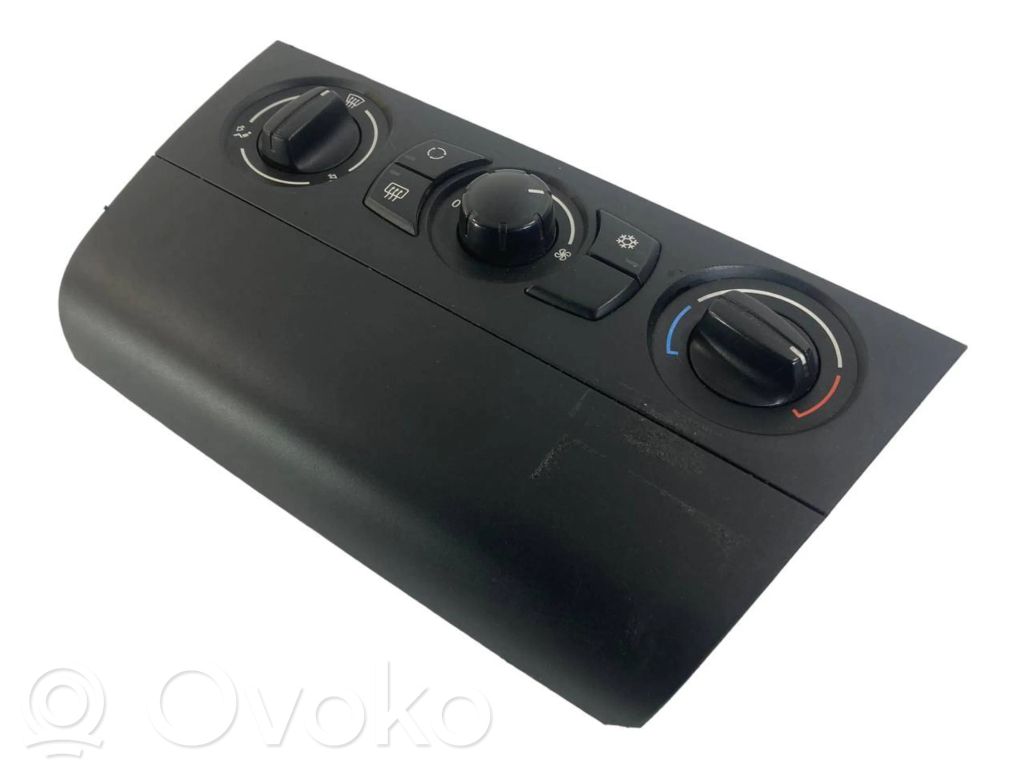 Air conditioning / climate control / interior heating control unit (in the passenger compartment)