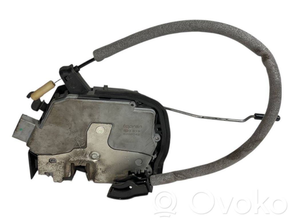 Priekšpusē slēdzene