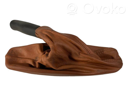 Rokas bremzes dekoratīvā apdare