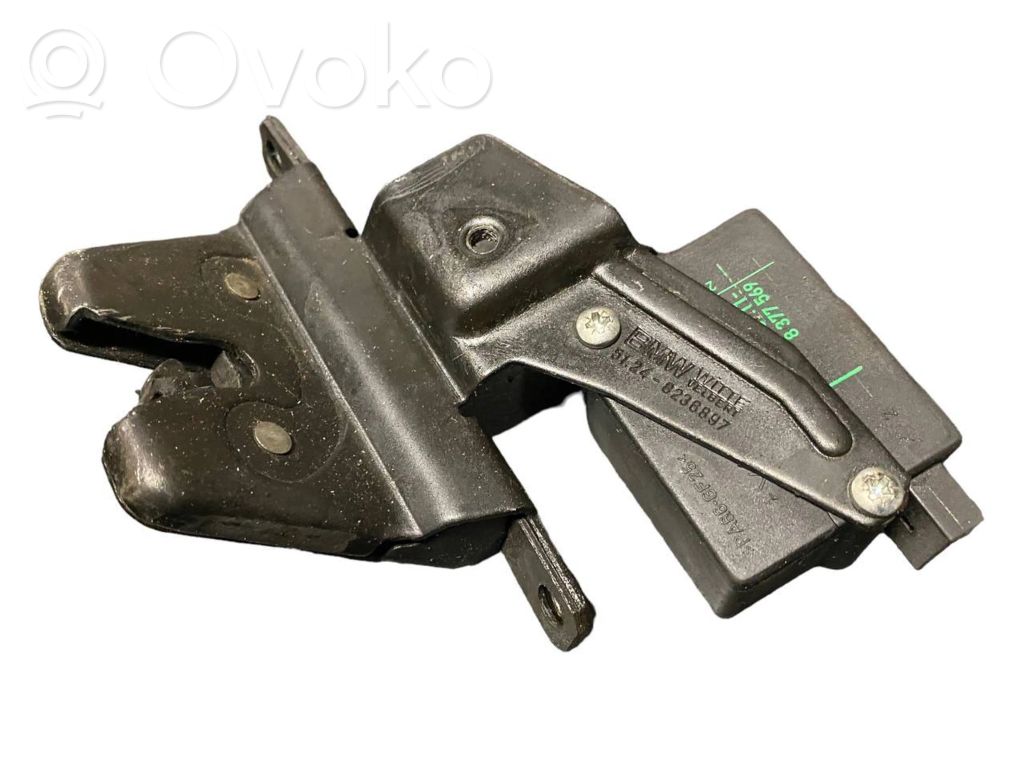 Aizmugurējā pārsega slēdzene