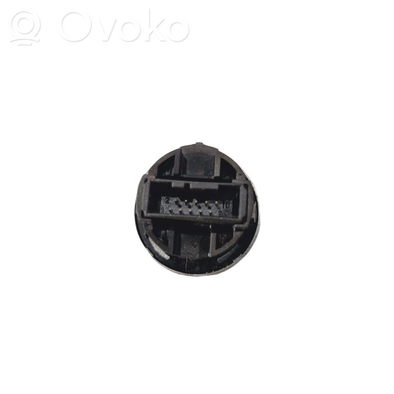 Automašīnas aizdedzes un startera slēdzis