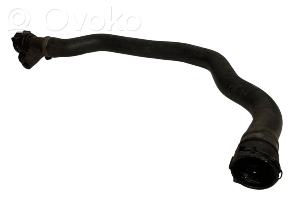 Caurulīte (-es) / šļūtene (-es)