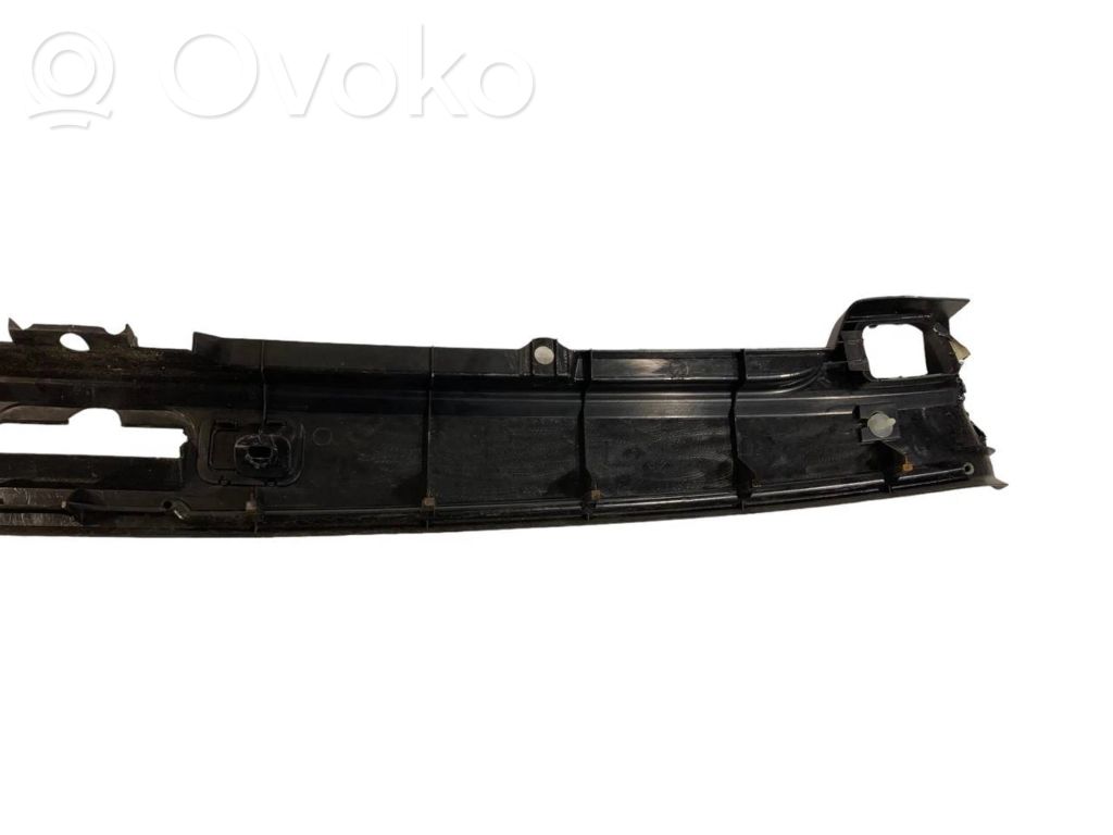 Bagāžnieka sliekšņa dekoratīvā apdare