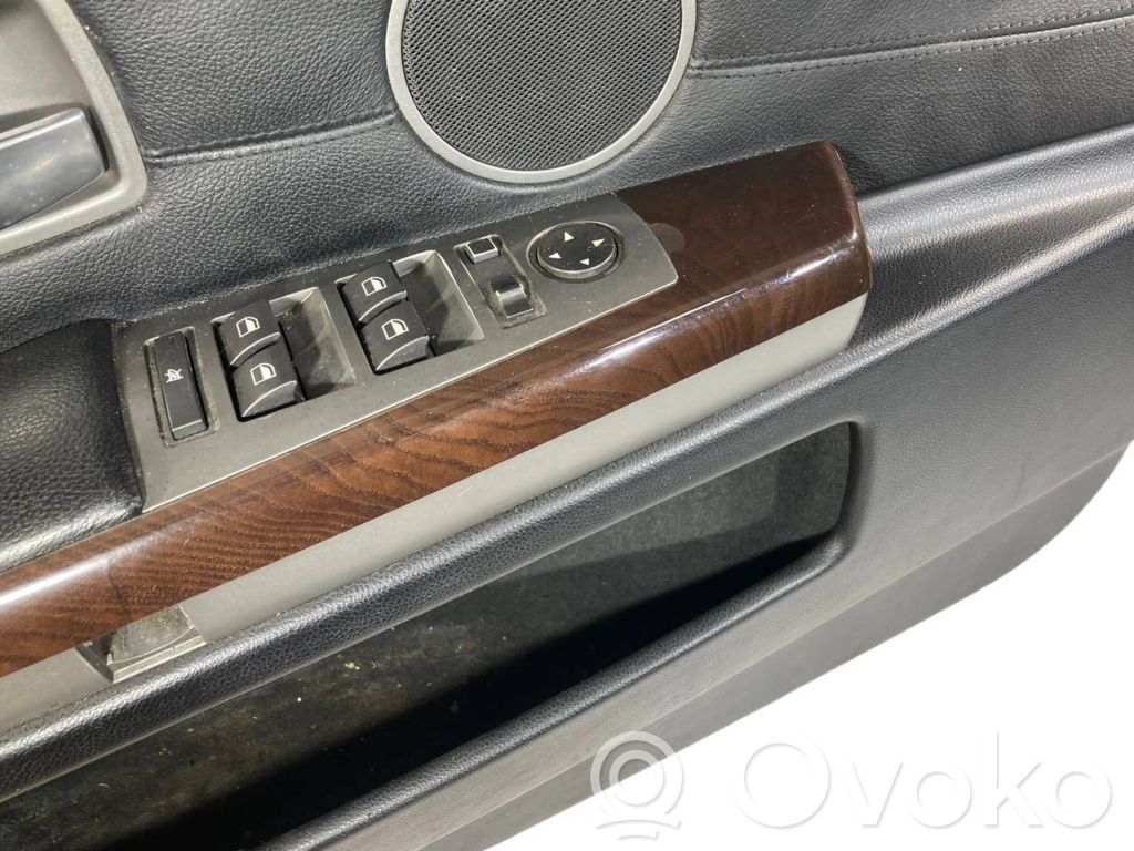 Priekšējo durvju apdare