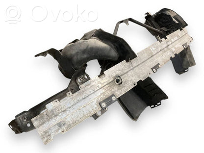 Priekšpusē bampera sija / balka