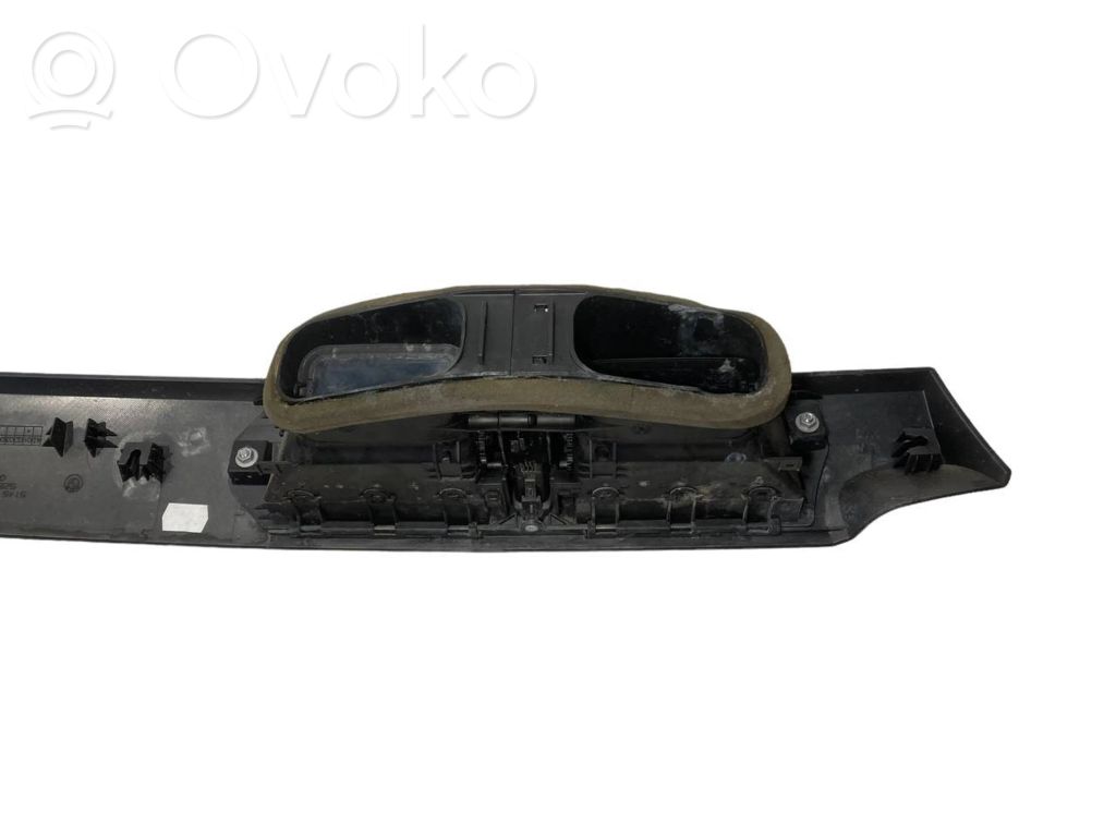 Paneļa dekoratīvās apdares vairogs (centrālais)