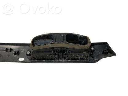 Paneļa dekoratīvās apdares vairogs (centrālais)