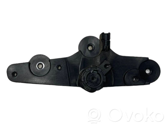 Dzinēja pārsega attaisīšanas rokturītis