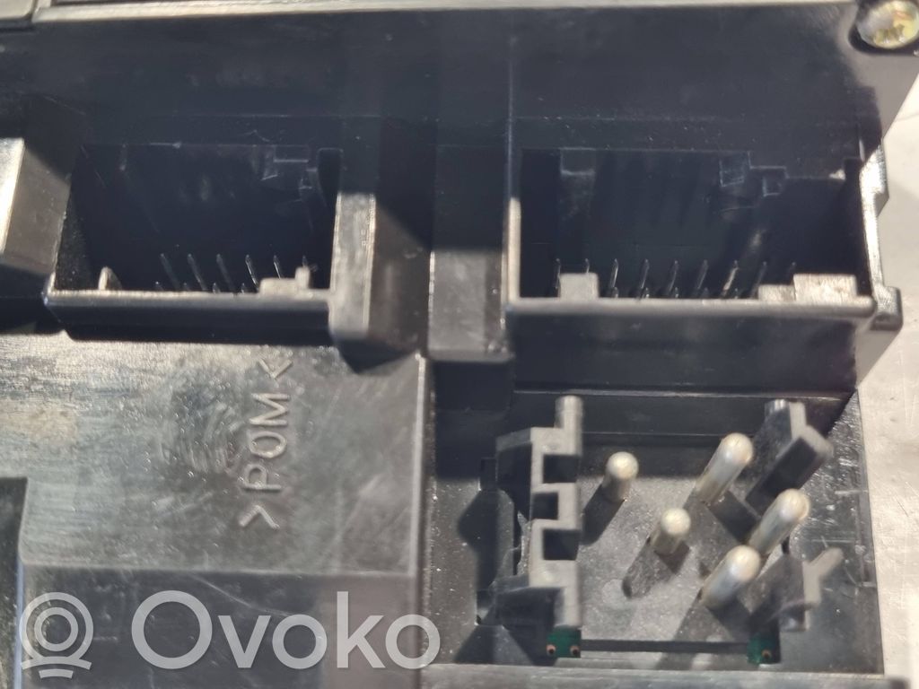 Window lift control switch(es)