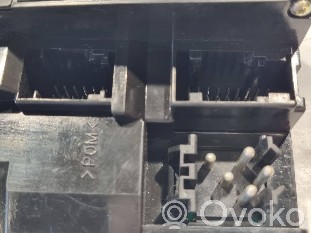 Window lift control switch(es)