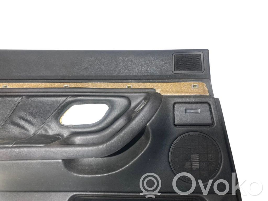 Apšuvums aizmugurējām durvīm