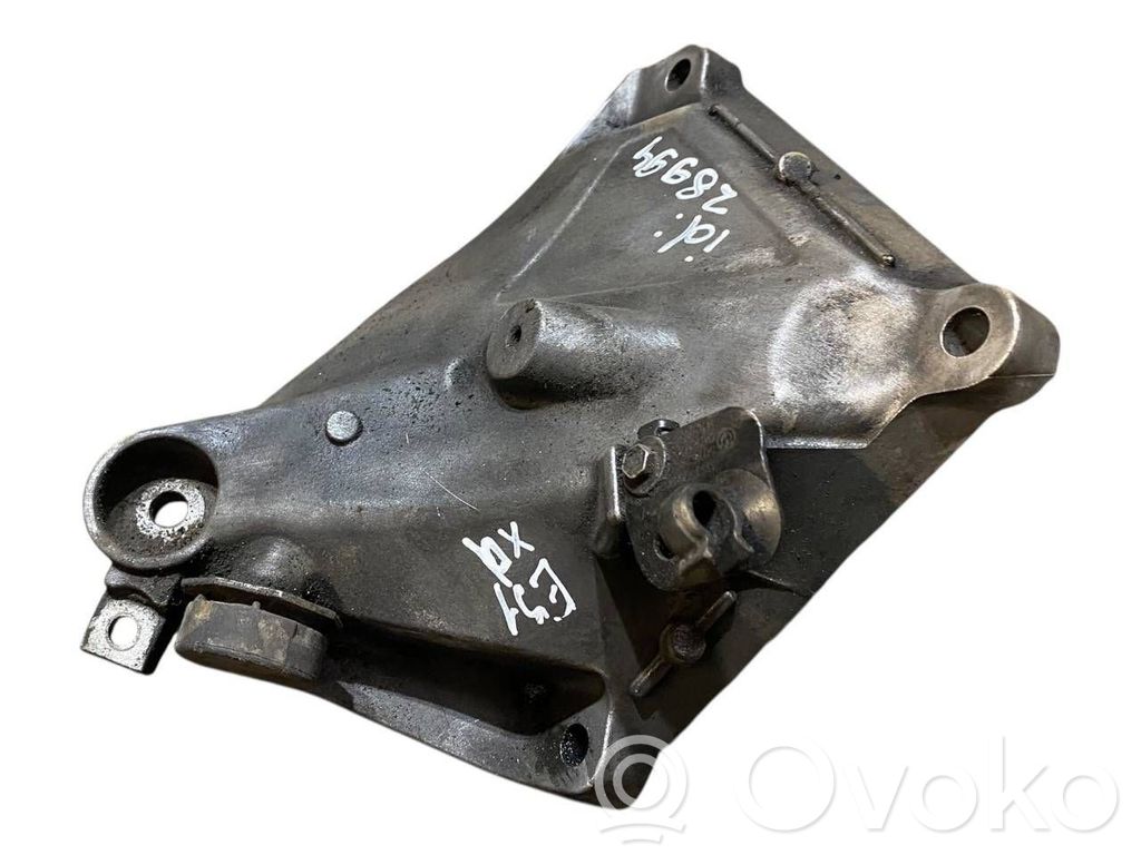 Dzinēja nostiprināšanas stiprinājums-kronšteins