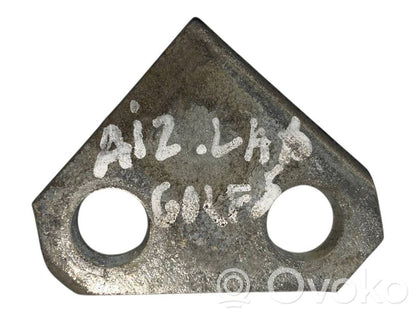 Aizmugurē augšējā vira (eņģe)