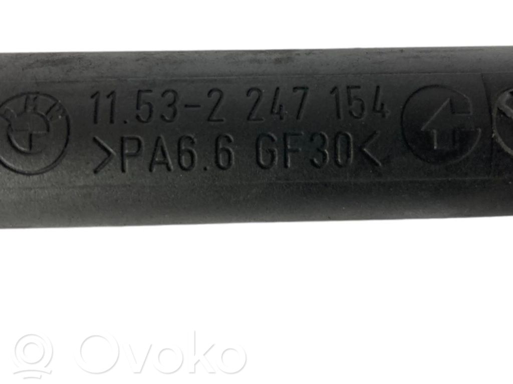 Caurulīte (-es) / šļūtene (-es)