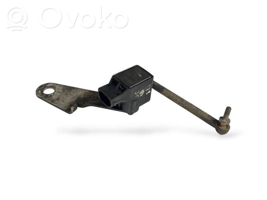 Augstuma sensors (priekšējo lukturu)