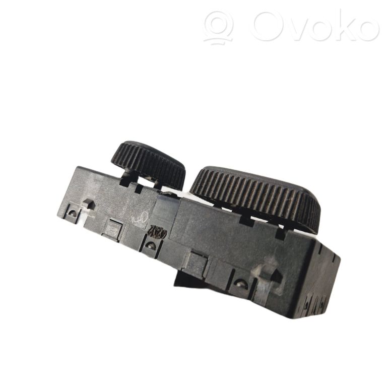 Seat adjustment switch(es)