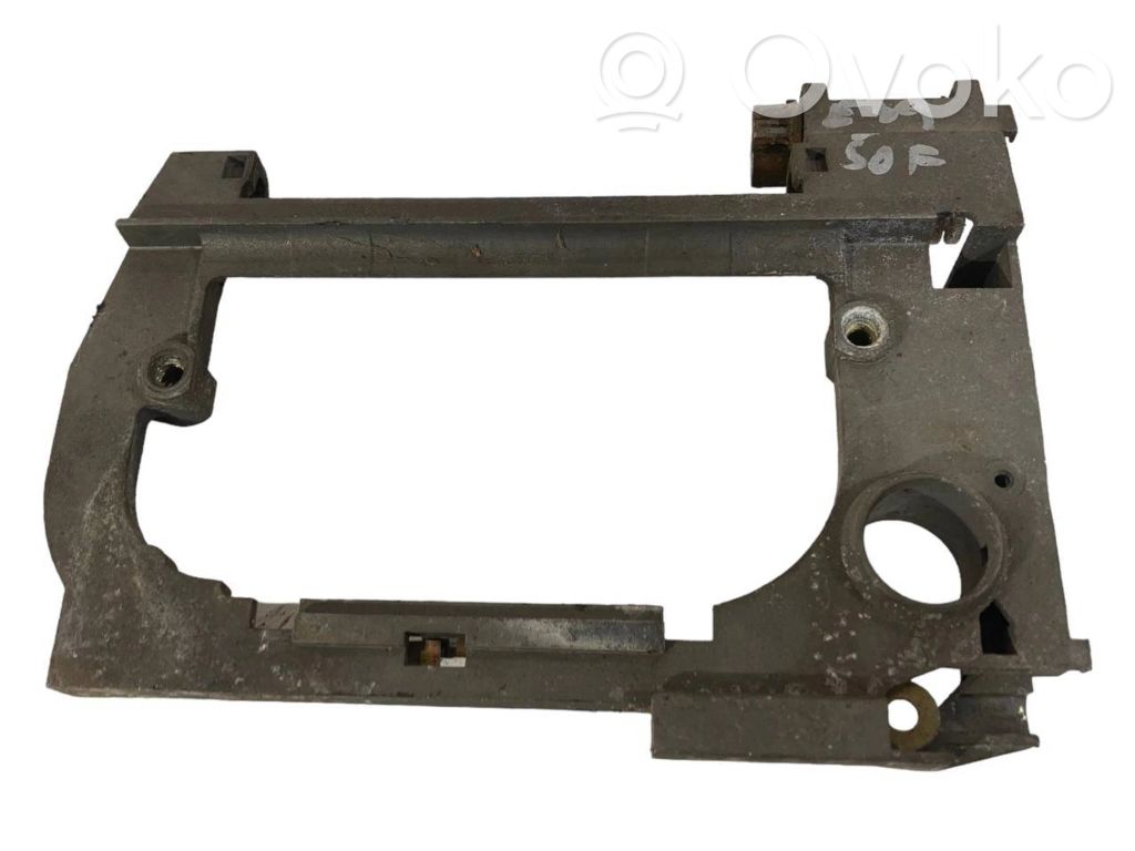 Priekšpusē turētājs / kronšteins ārējam atvēršanas rokturim