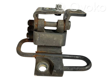 Priekšpusē apakšējā vira (eņģe)