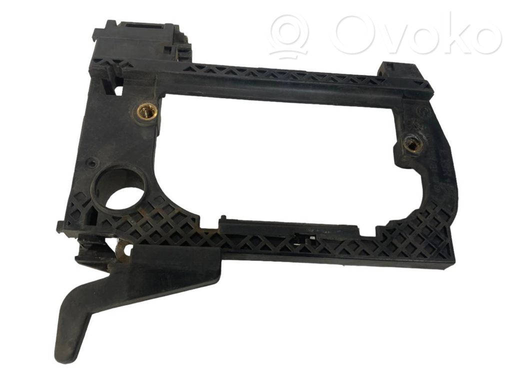 Holder/bracket for external opening handle at the front